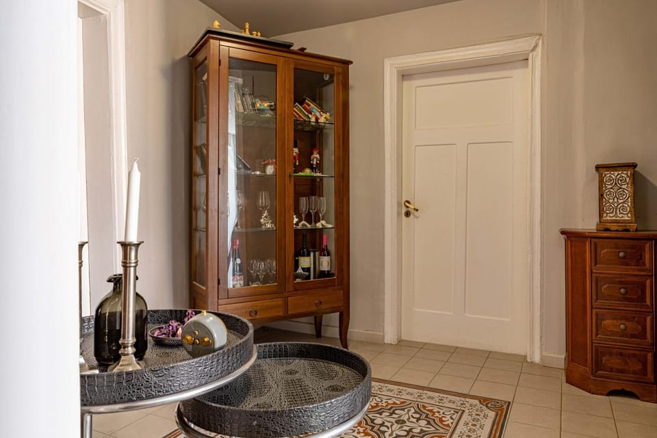 Decorative detail, Internal: Not applicable to any particular room