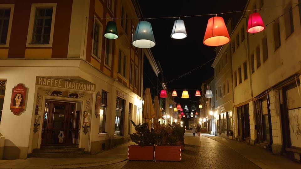 Night, Neighbourhood