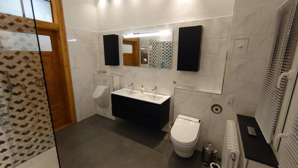 Toilet, Bathroom