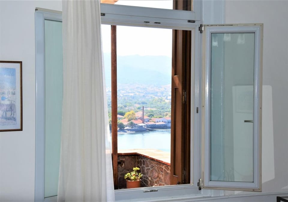 Bedroom, Mountain view, Sea view