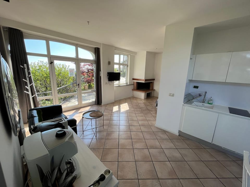 Facade/entrance, TV and multimedia, Coffee/tea facilities, Kitchen or kitchenette, stove