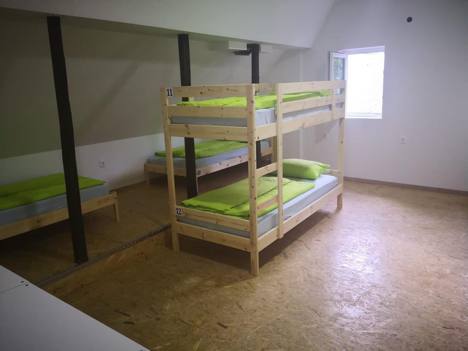 Bedroom, bunk bed