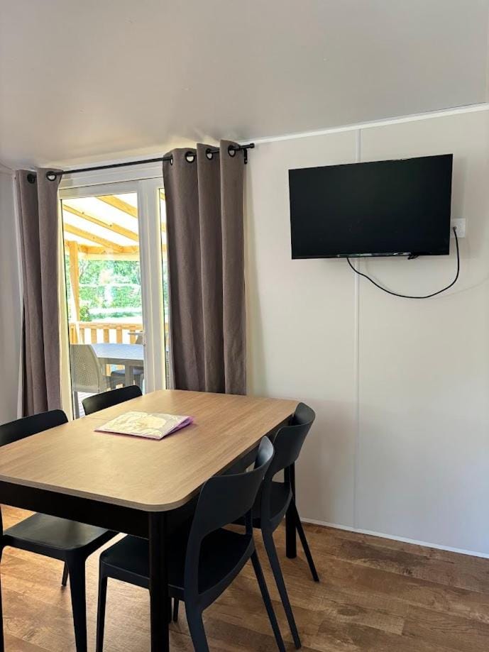 TV and multimedia, Dining area