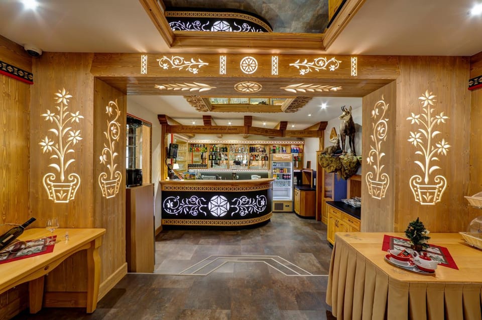 Lobby or reception, Lounge or bar
