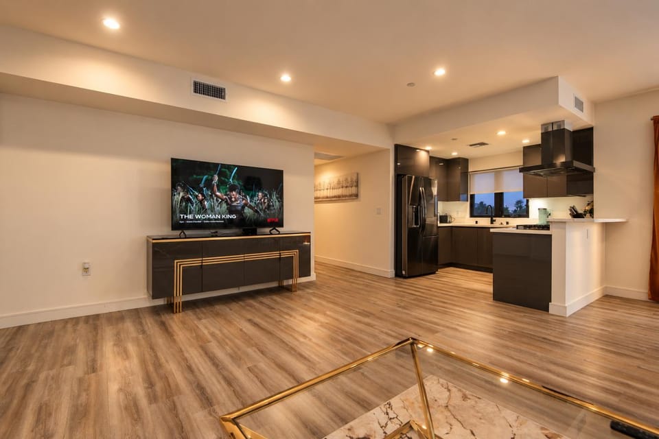 Communal lounge/ TV room, TV and multimedia, Evening entertainment