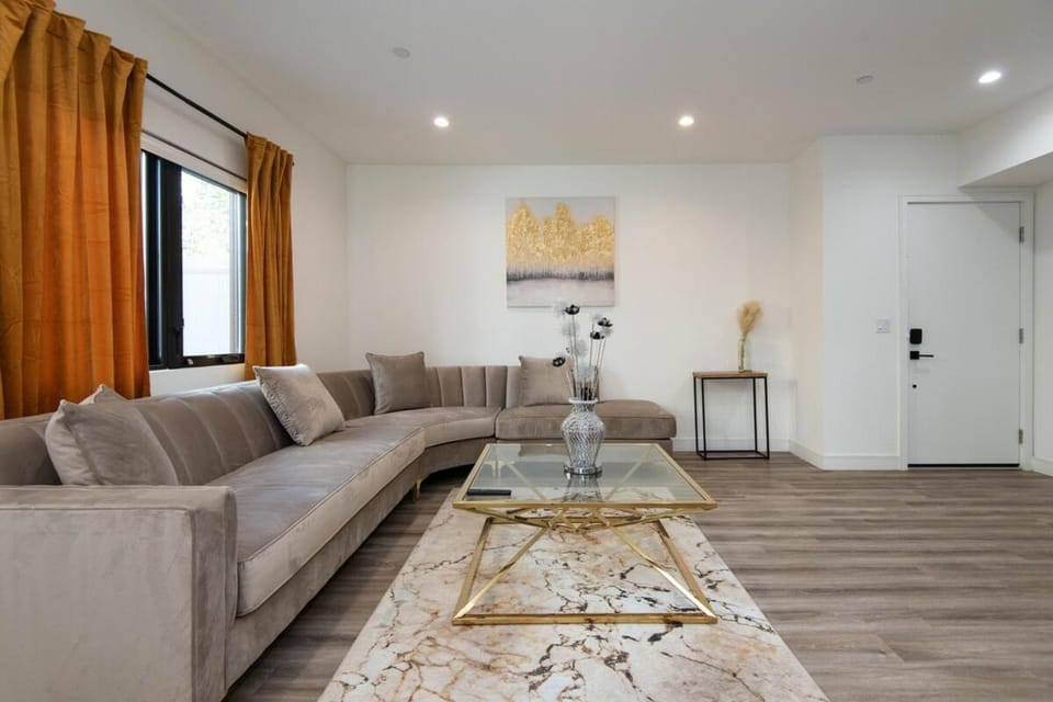 Regency Modern Apartments Apartment hotel in Glendale