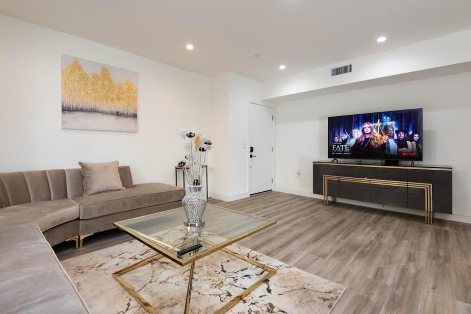 Regency Modern Apartments Apartment hotel in Glendale