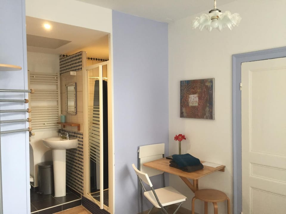 Shower, Dining area