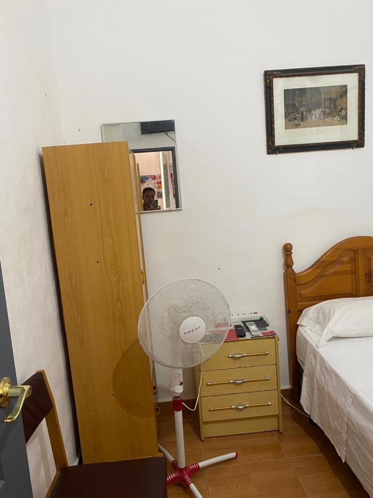 Pensión Teruel Bed and Breakfast in Barcelona