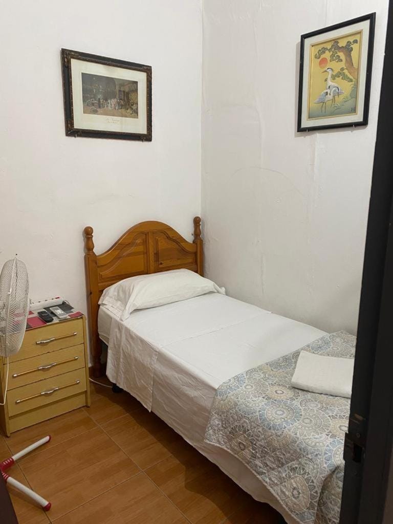 Pensión Teruel Bed and Breakfast in Barcelona