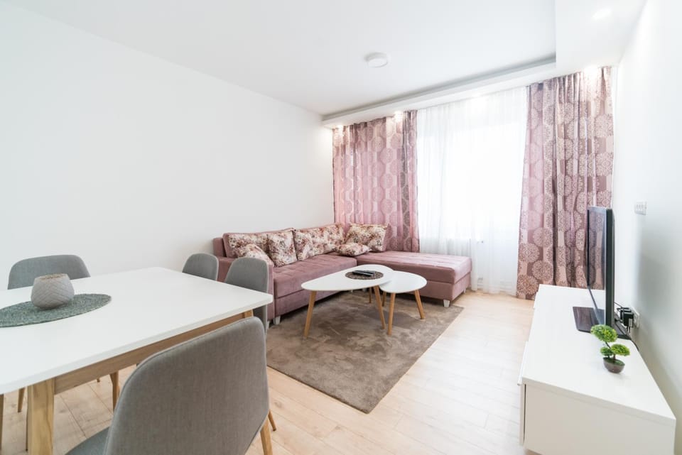 Communal lounge/ TV room, TV and multimedia, Living room, Seating area