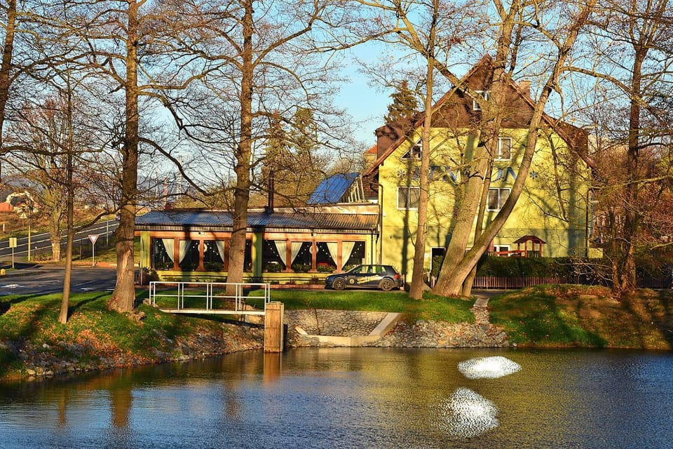 Property building, Restaurant/places to eat