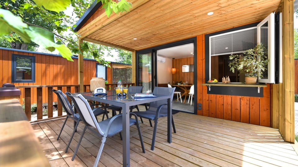 Vic's Land Holidays Campground/ 
RV Resort in Grimaud