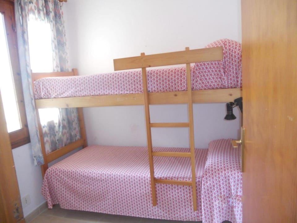 Bedroom, bunk bed