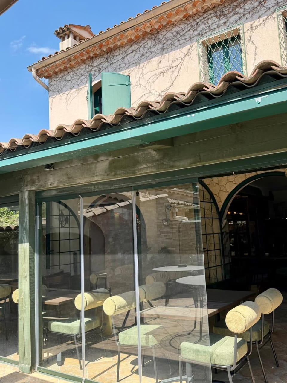 Property building, Restaurant/places to eat