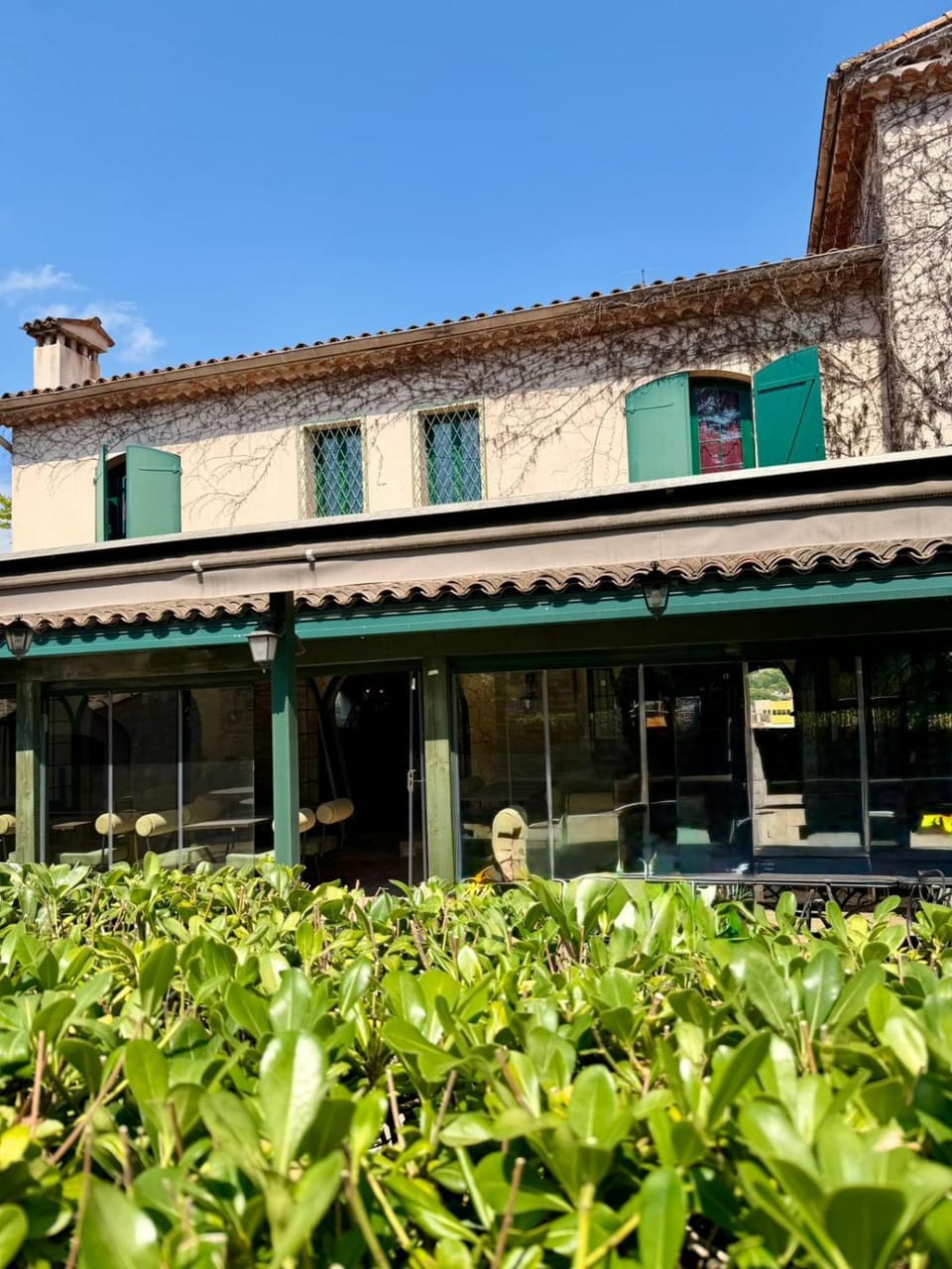 Property building, Restaurant/places to eat