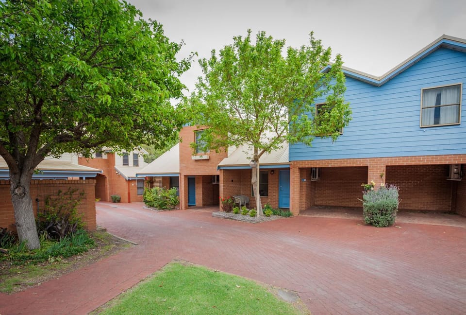 Property building, View (from property/room), Garden view, Quiet street view, Inner courtyard view