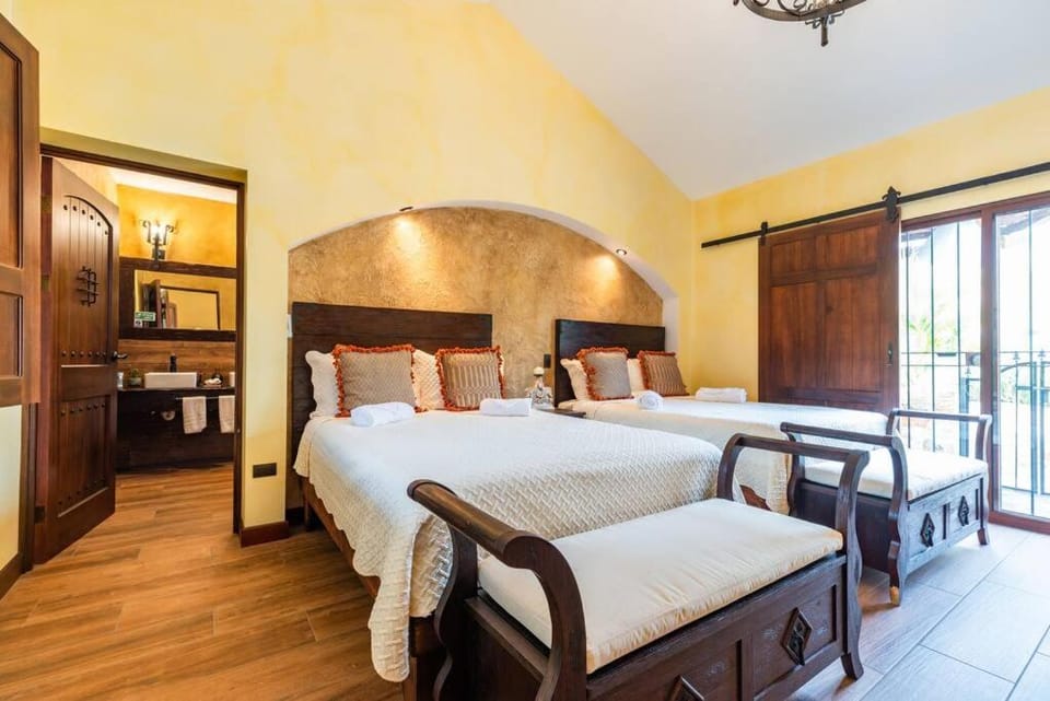 Villa El Retiro Luxury Property Villa in Alajuela