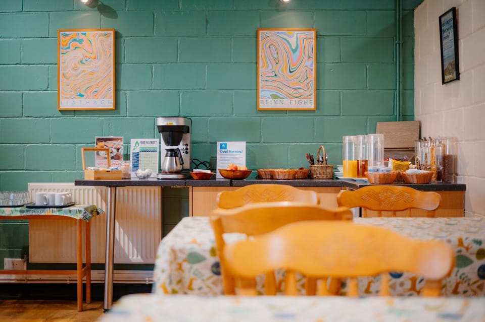 Coffee/tea facilities, Dining area, Breakfast, Continental breakfast