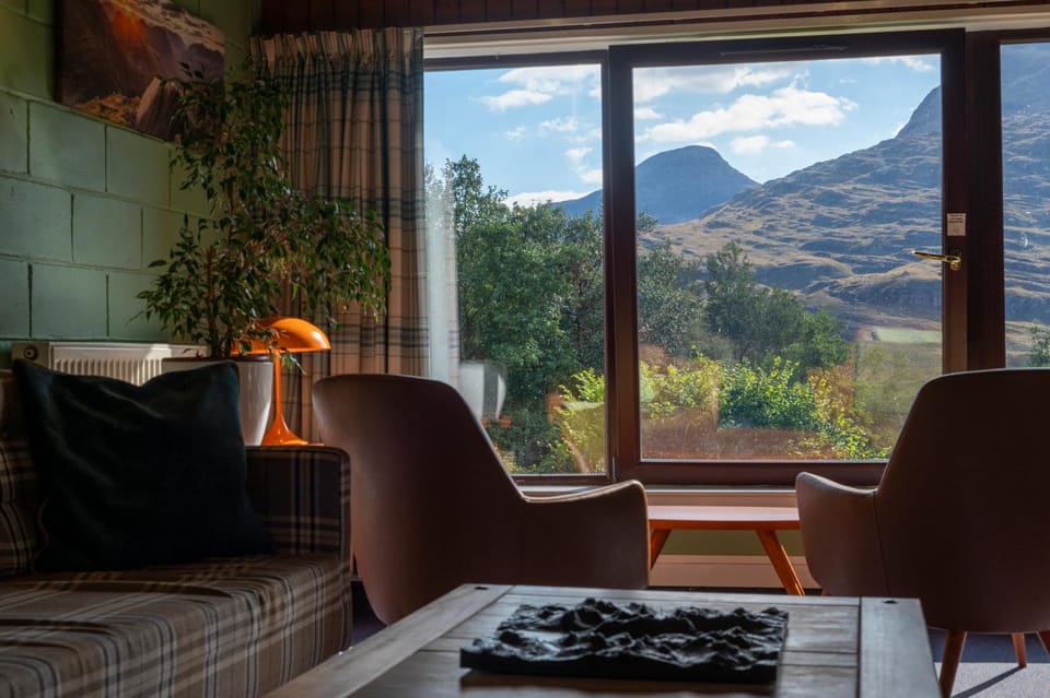 Communal lounge/ TV room, Living room, Mountain view
