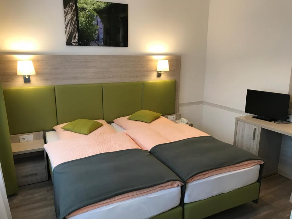 Photo of the whole room, Decorative detail