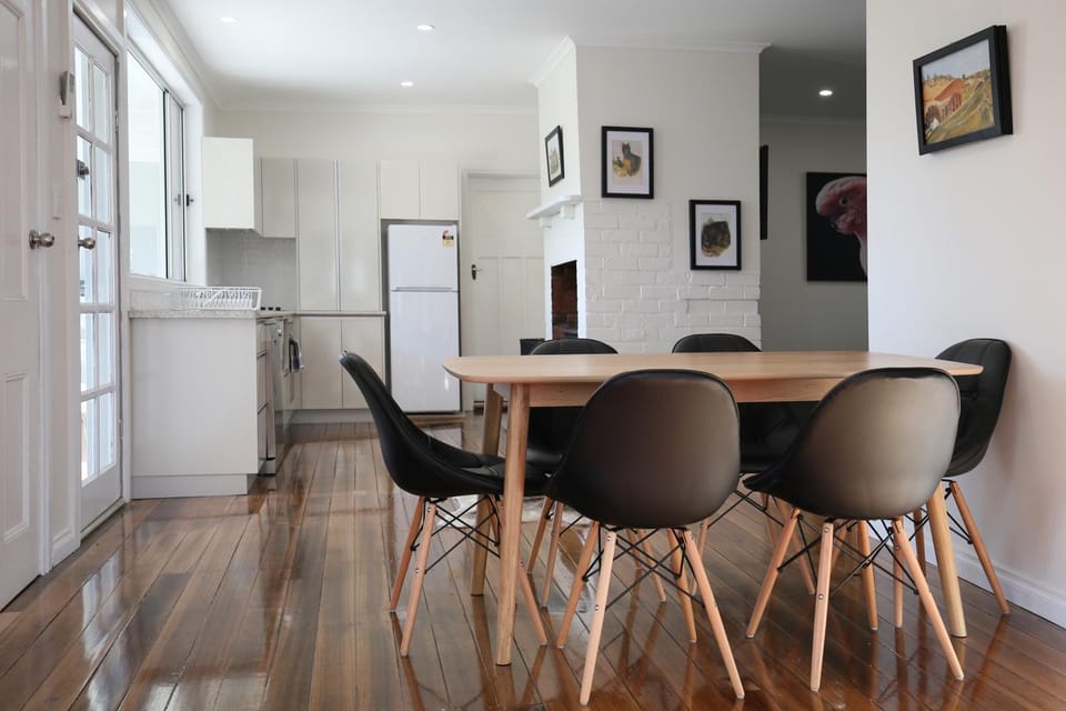 Photo of the whole room, Dining area