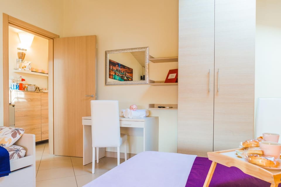 Coffee/tea facilities, Photo of the whole room, Bedroom