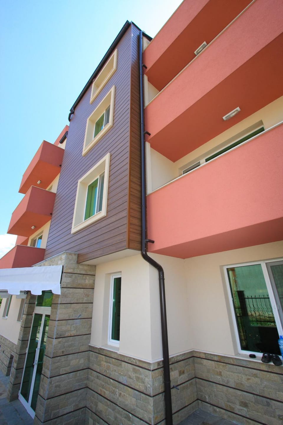 Facade/entrance