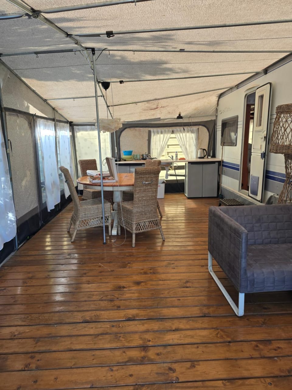 Seating area, Dining area