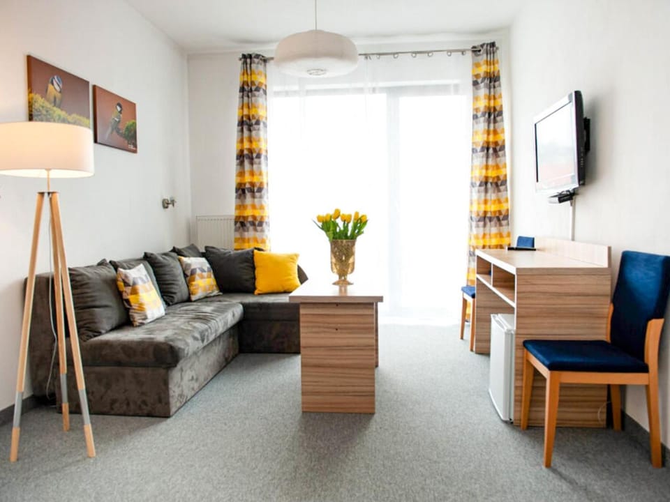 TV and multimedia, Seating area