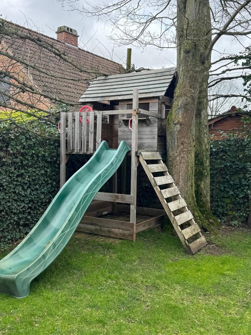 De Veldmuis, met mooie speelhoek en speelhuis House in Koksijde