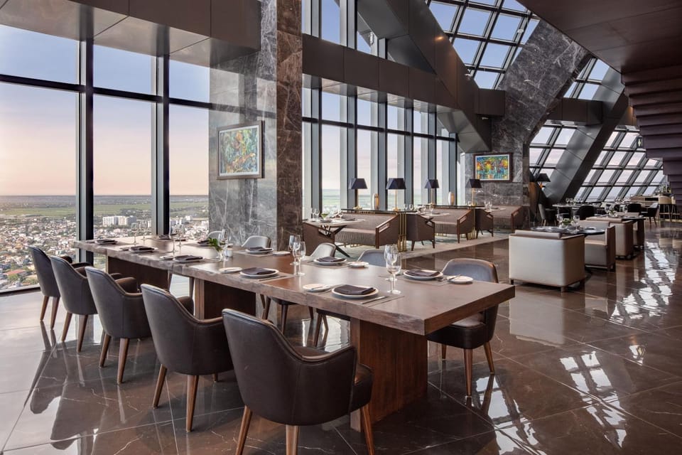 Restaurant/places to eat, View (from property/room), Lounge or bar, Dining area