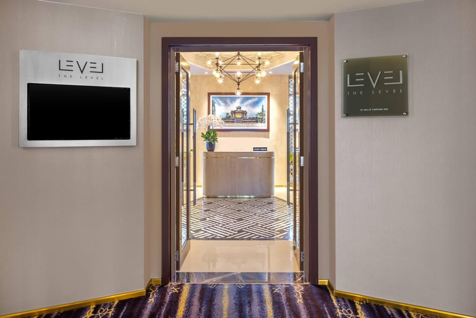Facade/entrance, TV and multimedia, Lobby or reception