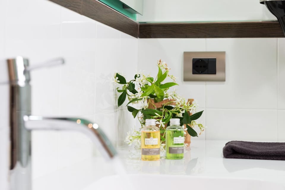 Shower, Toilet, Restaurant/places to eat, Beach, Supermarket/grocery shop