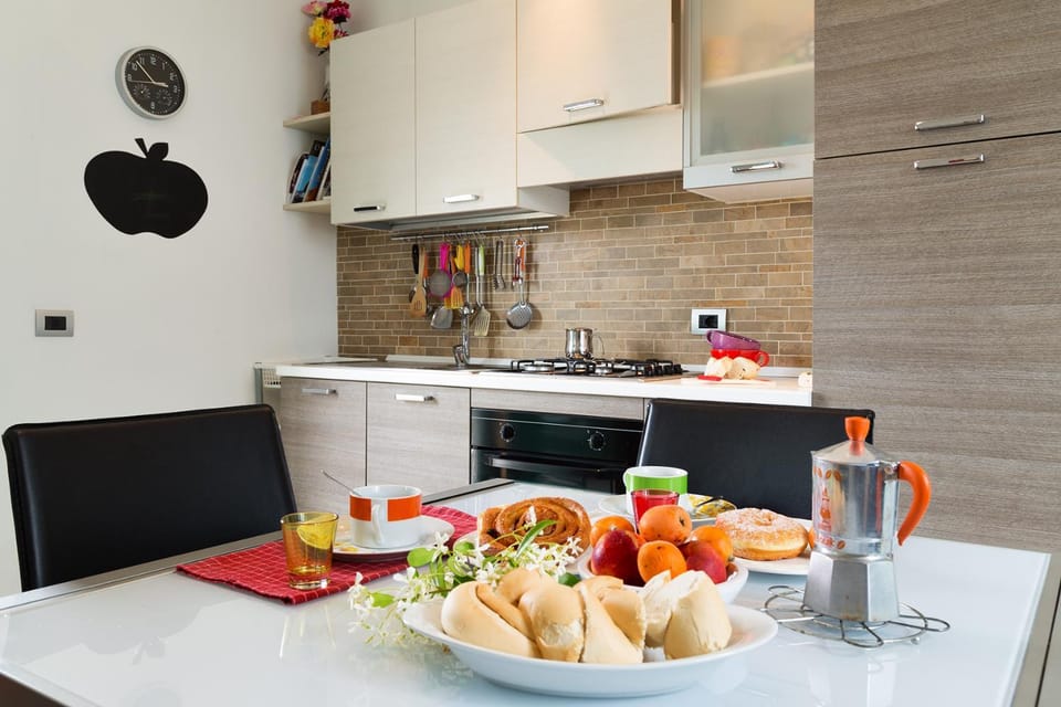 Restaurant/places to eat, Kitchen or kitchenette, Dining area, Beach, Breakfast