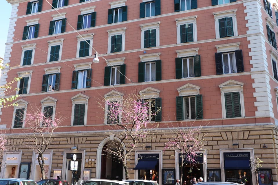 Facade/entrance