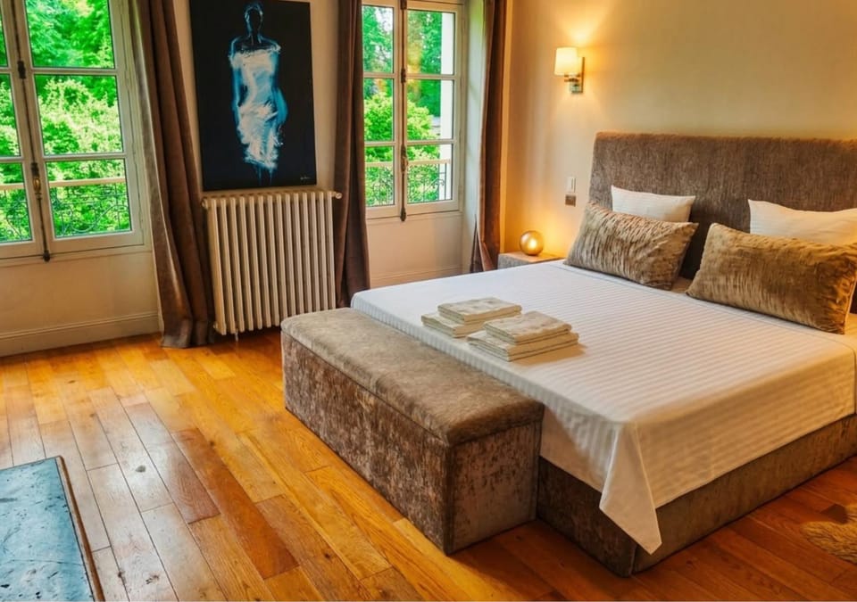 Garden view, room service