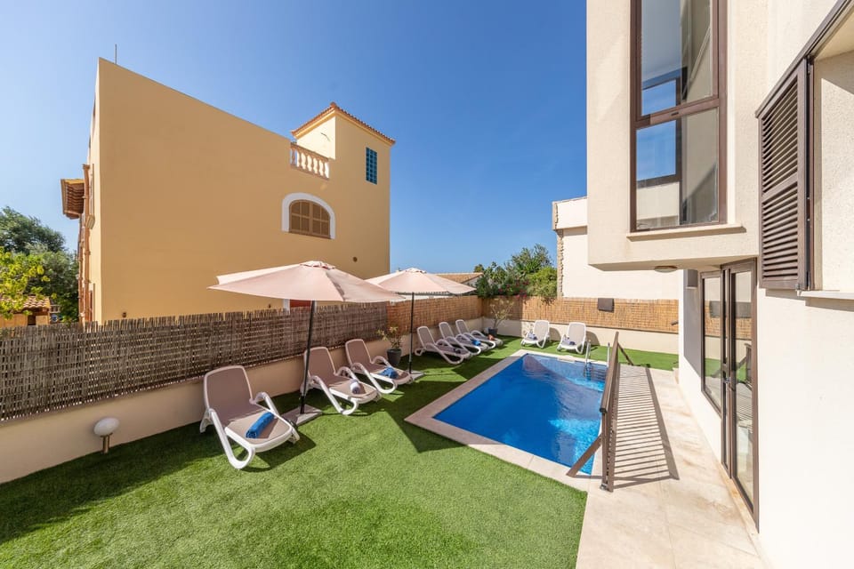 Pool view, Pool view