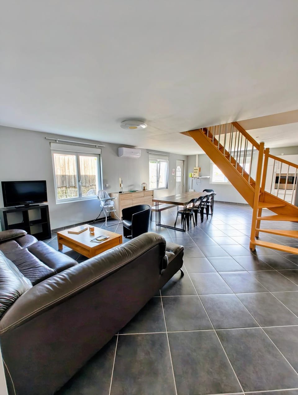Living room, air conditioner