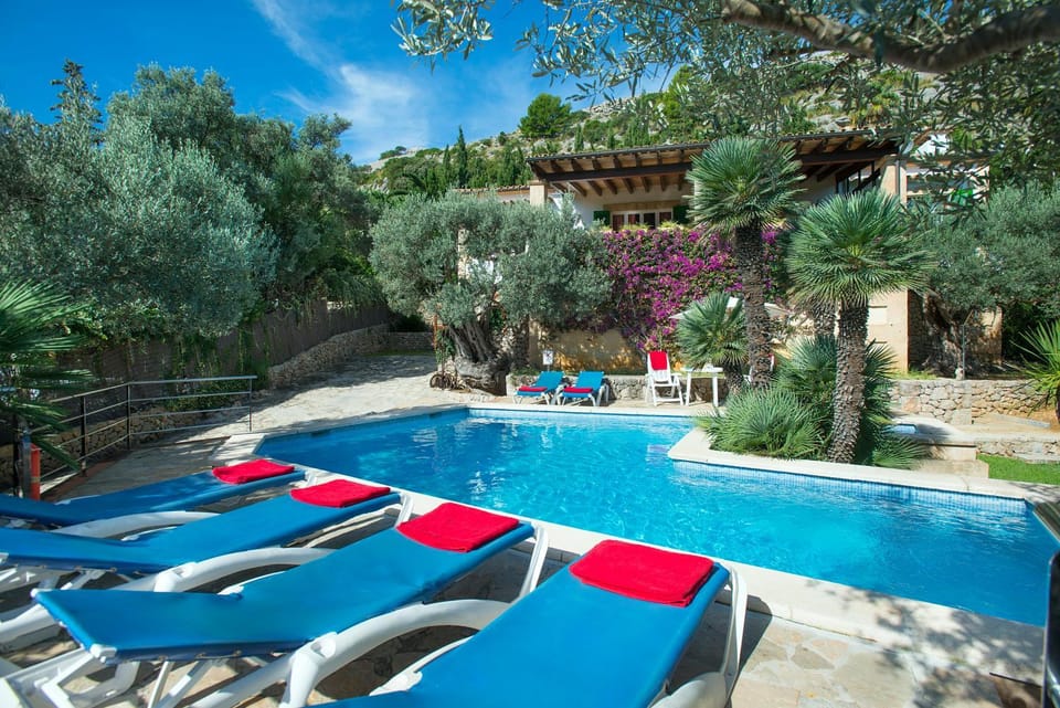 Balcony/Terrace, Pool view, Swimming pool, sunbed