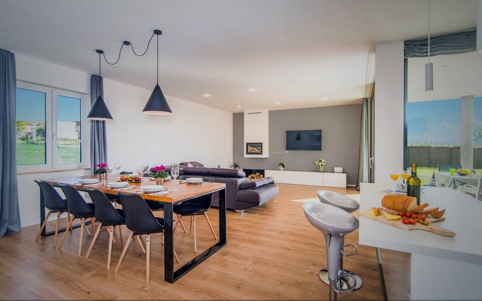 Living room, Dining area