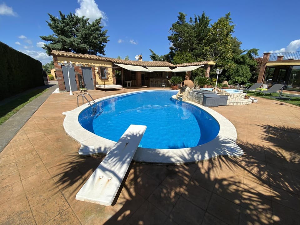 Swimming pool, Swimming pool