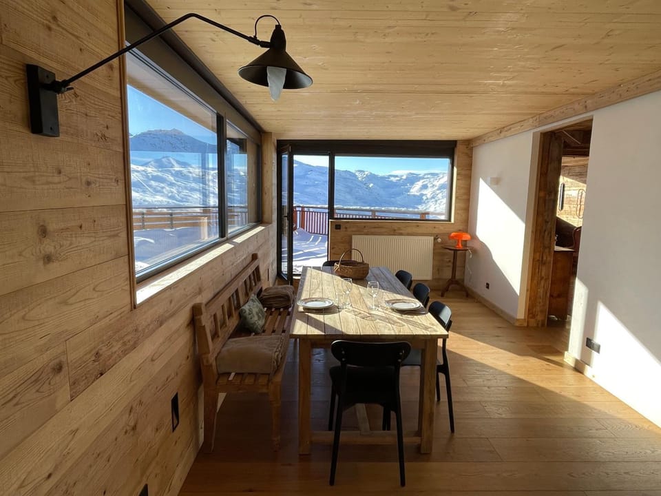 Dining area, Mountain view