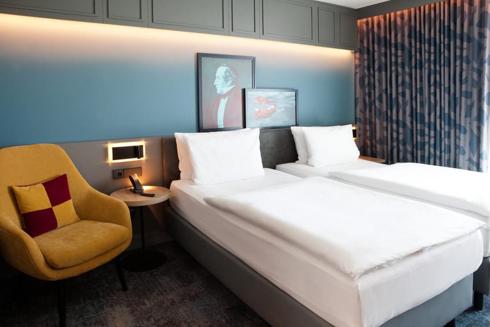 Bed, Photo of the whole room, Seating area, Bedroom