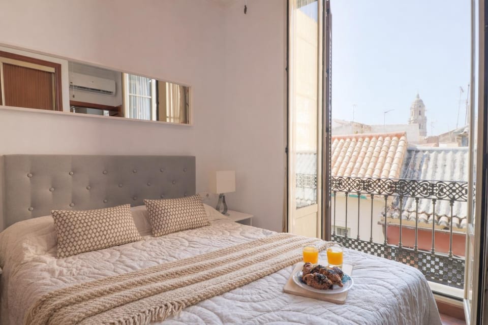 Bed, View (from property/room), Balcony/Terrace, Photo of the whole room, Bedroom, Landmark view, towels