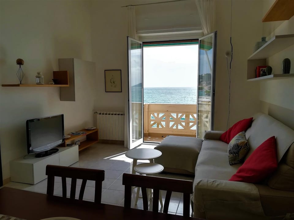 Living room, Photo of the whole room, Sea view