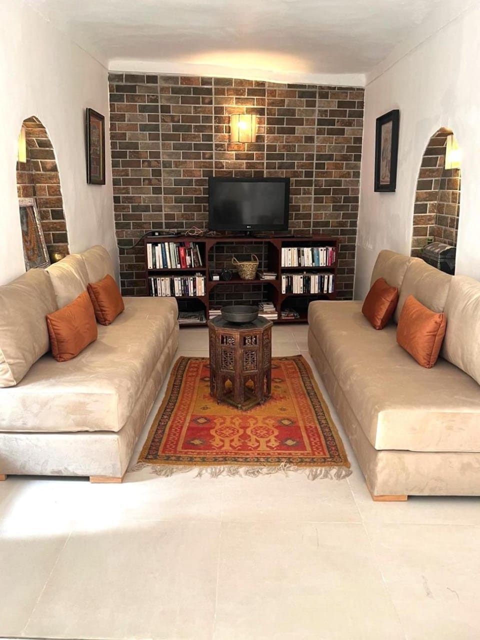 Communal lounge/ TV room