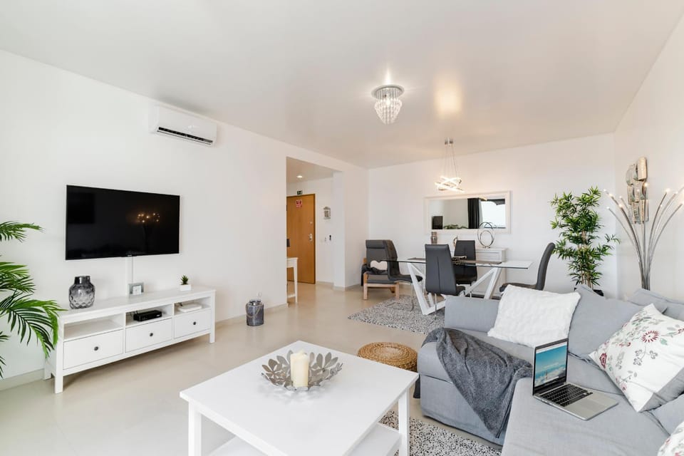 TV and multimedia, Living room, Decorative detail, Seating area