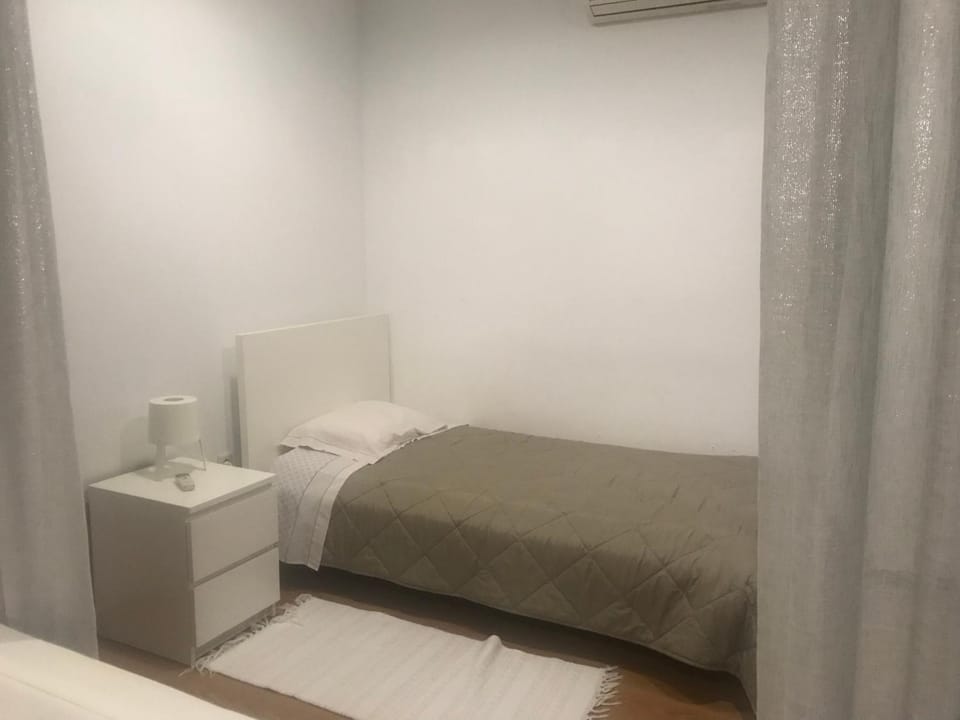 Bed, Living room