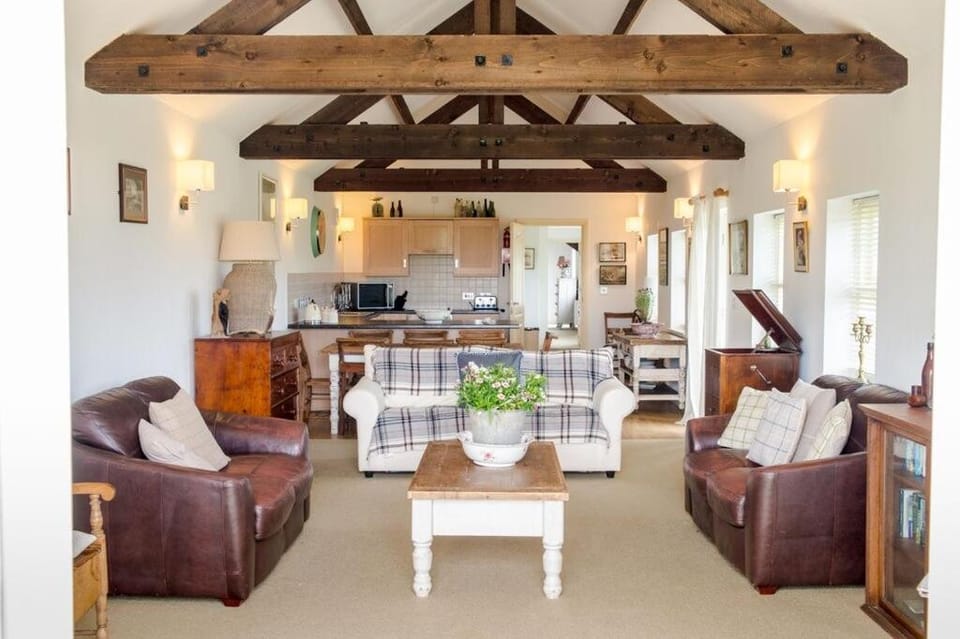 Communal lounge/ TV room, Kitchen or kitchenette, Living room, Seating area, Dining area, Family
